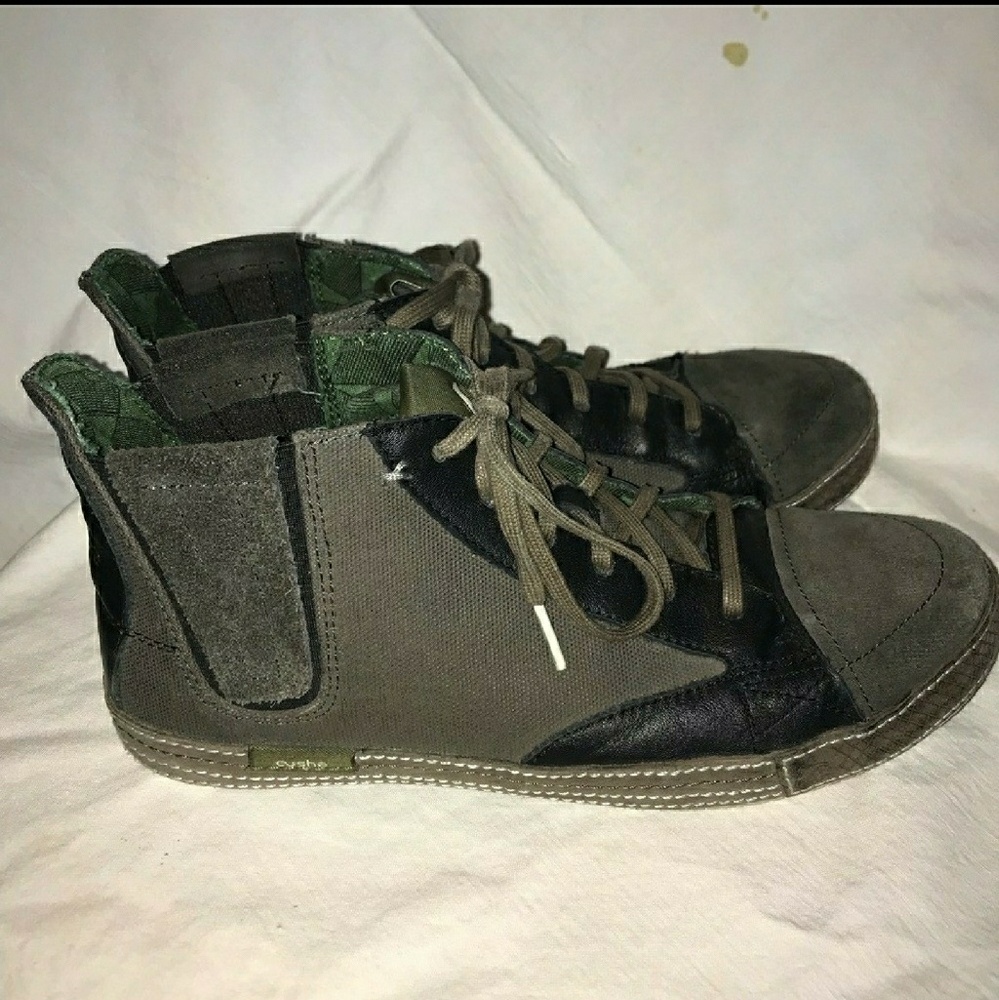 Cushe Shumakers Mark HI size 9